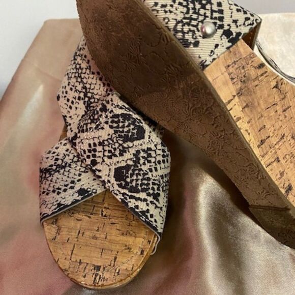 Espirit Snakeskin Cork Wedge Platform, size 7 - Picture 6 of 6
